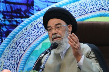 زن و مرد در اسلام از نظر انسانیت مساوی‌اند/ در غرب با زن مثل کالا رفتار می‌شود/ حجاب بهترین عامل برای محفوظ ماندن از آزار است